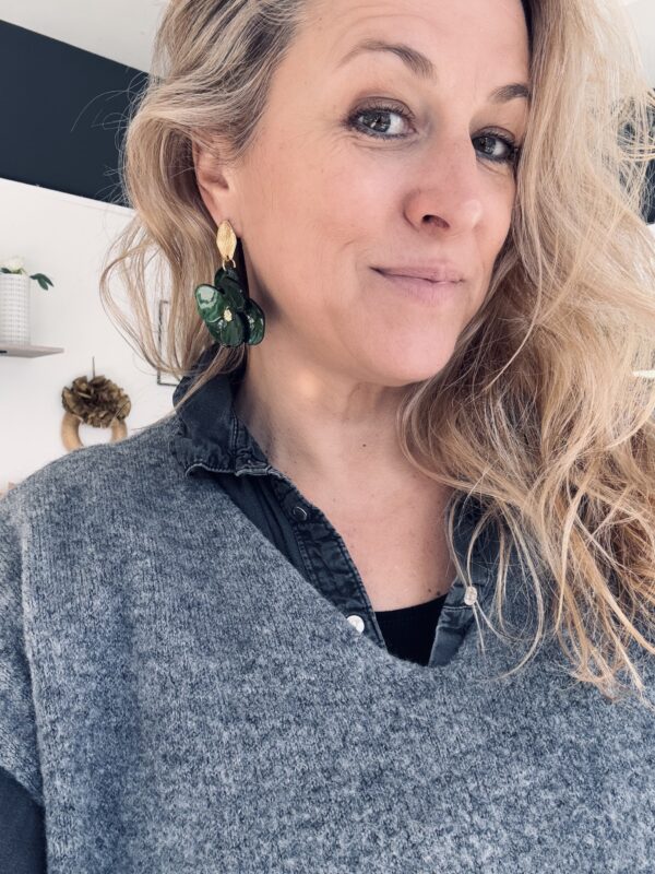 Boucles d'oreilles LÏNIA kaki – Image 2