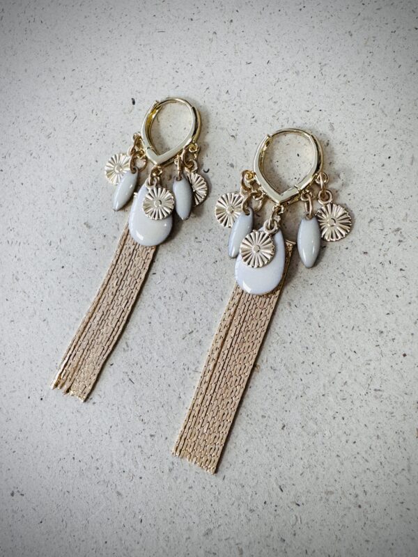 Boucles d'oreilles MÄRGUARETTE blanc – Image 2