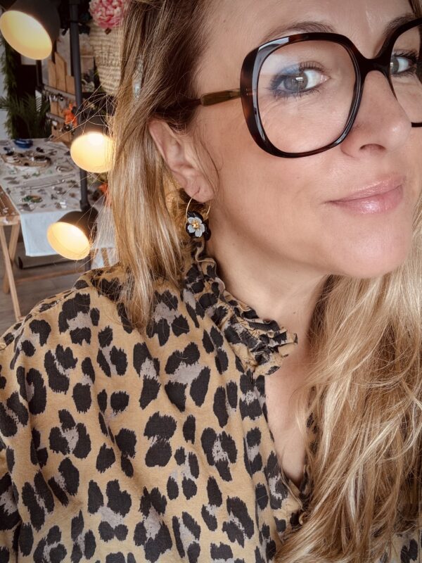 Boucles d'oreilles SHELBY noir – Image 4