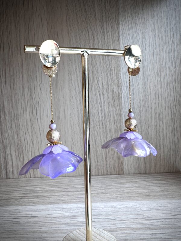 Boucles d'oreilles LÏNETTE mauve