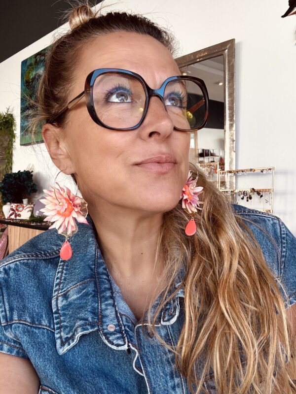 Boucles d'oreilles NAÏDA rose – Image 3