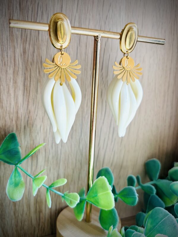 Boucles d'oreilles CAMILLA crème – Image 2