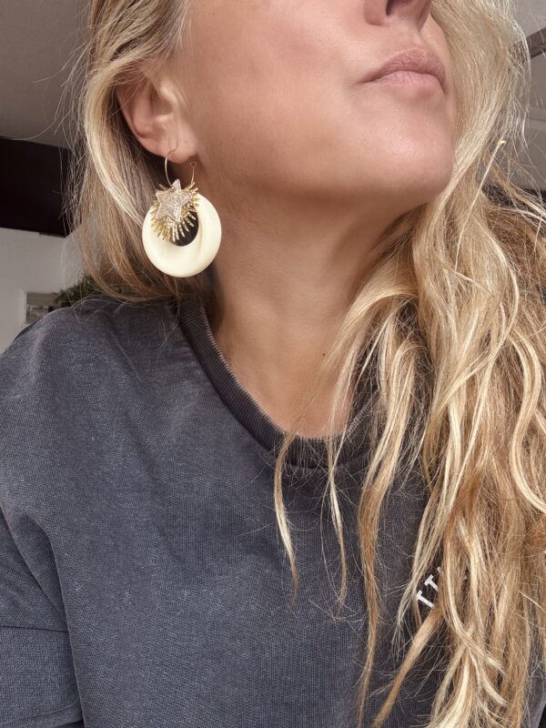 Boucles d'oreilles SOLENE crème – Image 3