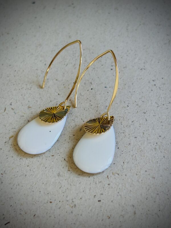 Boucles d'oreilles ENZA blanc petit modèle – Image 2