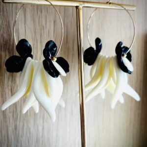 Boucles d'oreilles UMA crème, noir