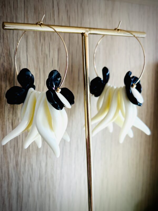 Boucles d'oreilles UMA crème, noir