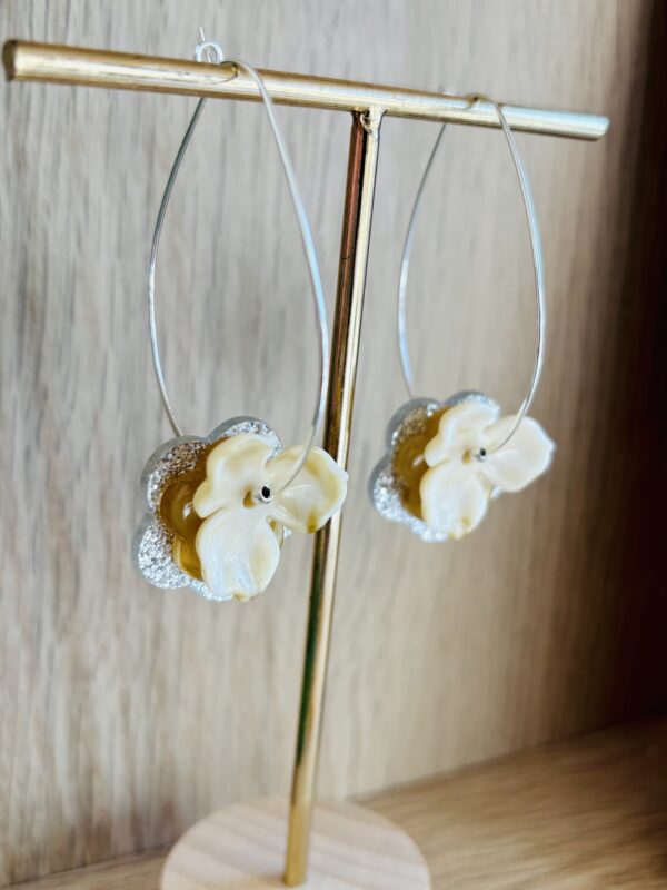 Boucles d'oreilles ROSE beige