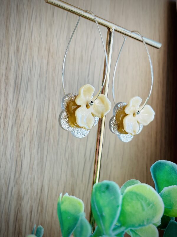 Boucles d'oreilles ROSE beige – Image 2
