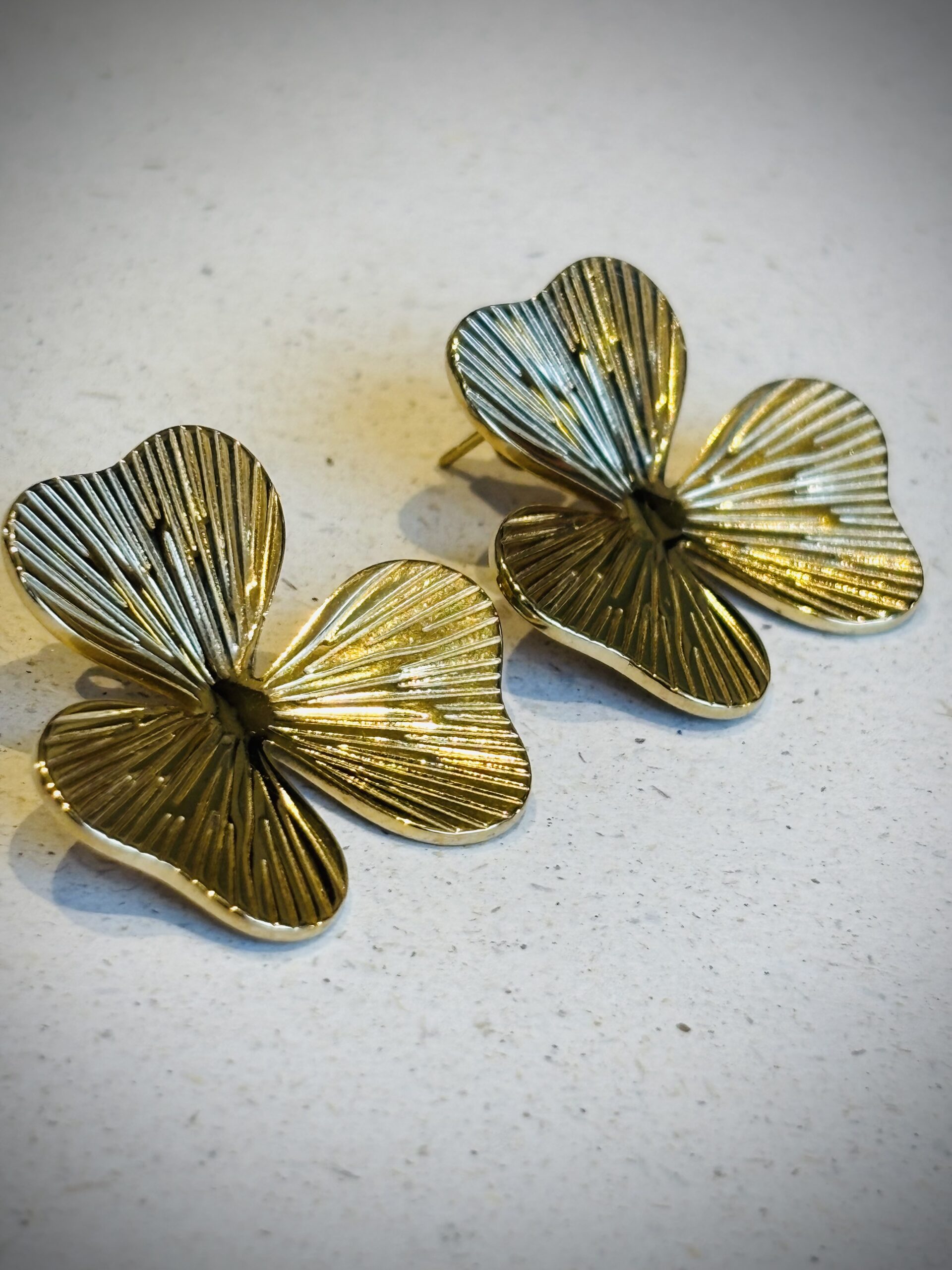 Boucles d'oreilles OUMA doré – Image 2