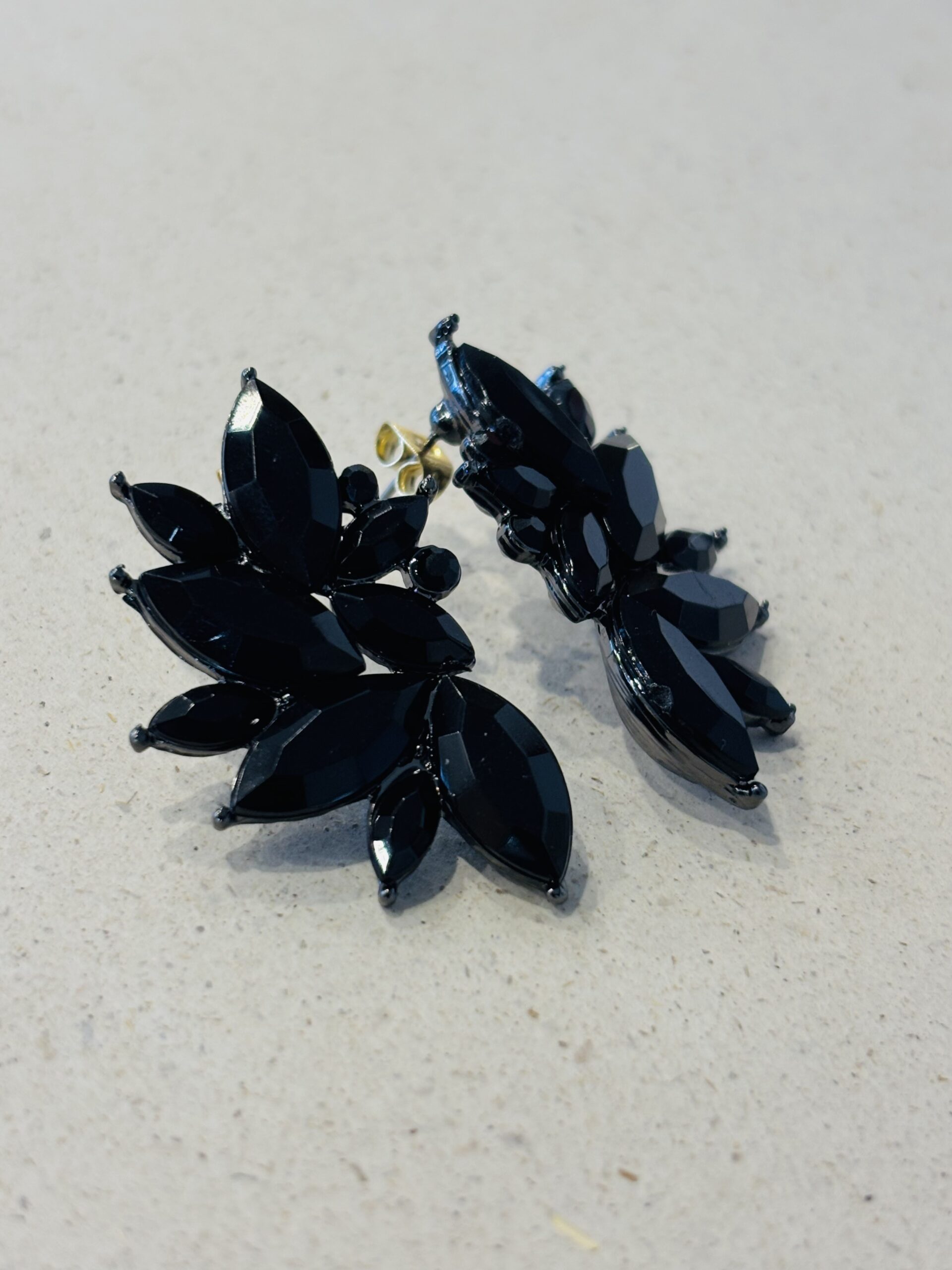 Boucles d'oreilles ATHENA noir petit modèle – Image 2