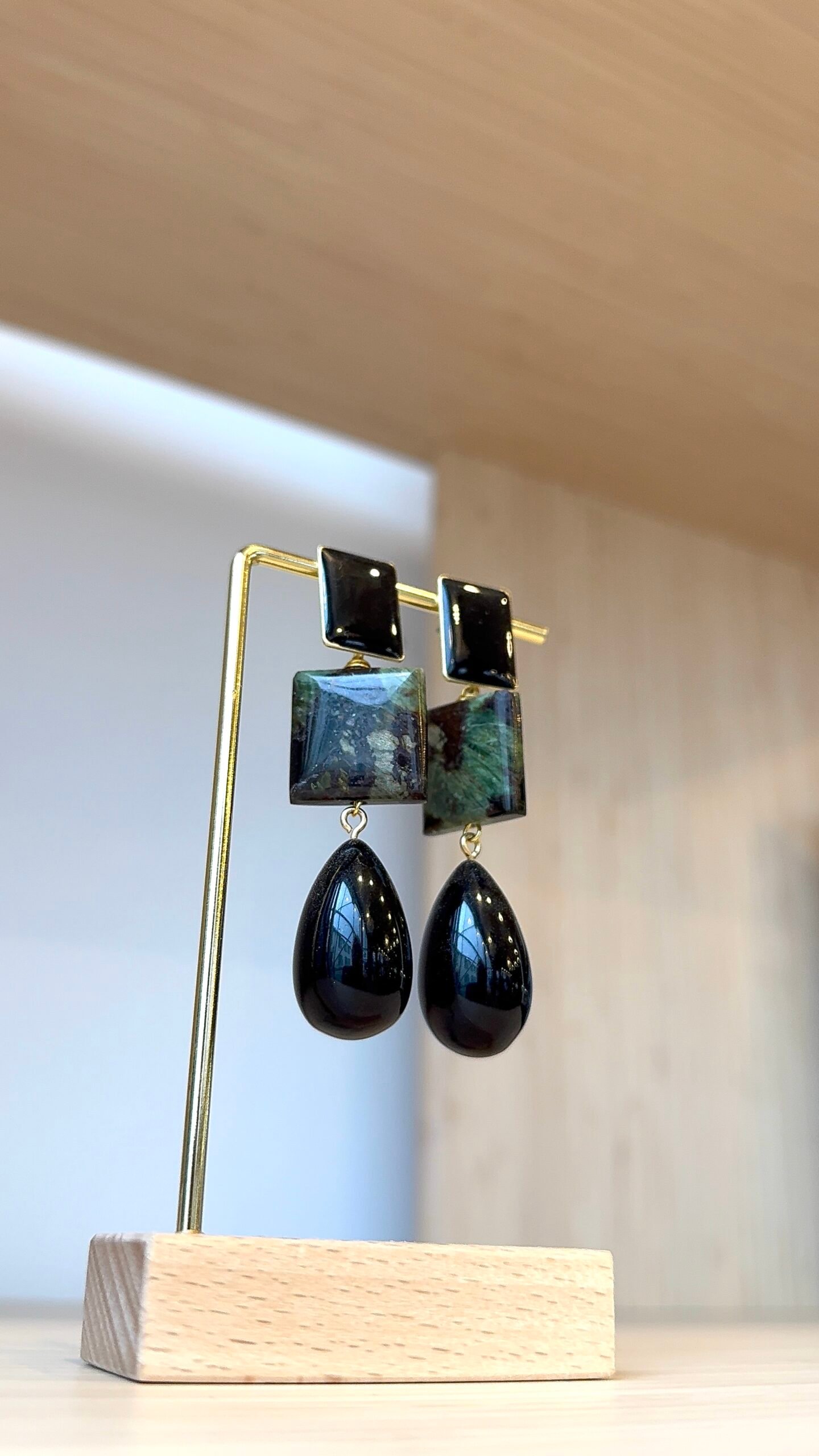 Boucles d'oreilles ADELAÏDE noir – Image 2