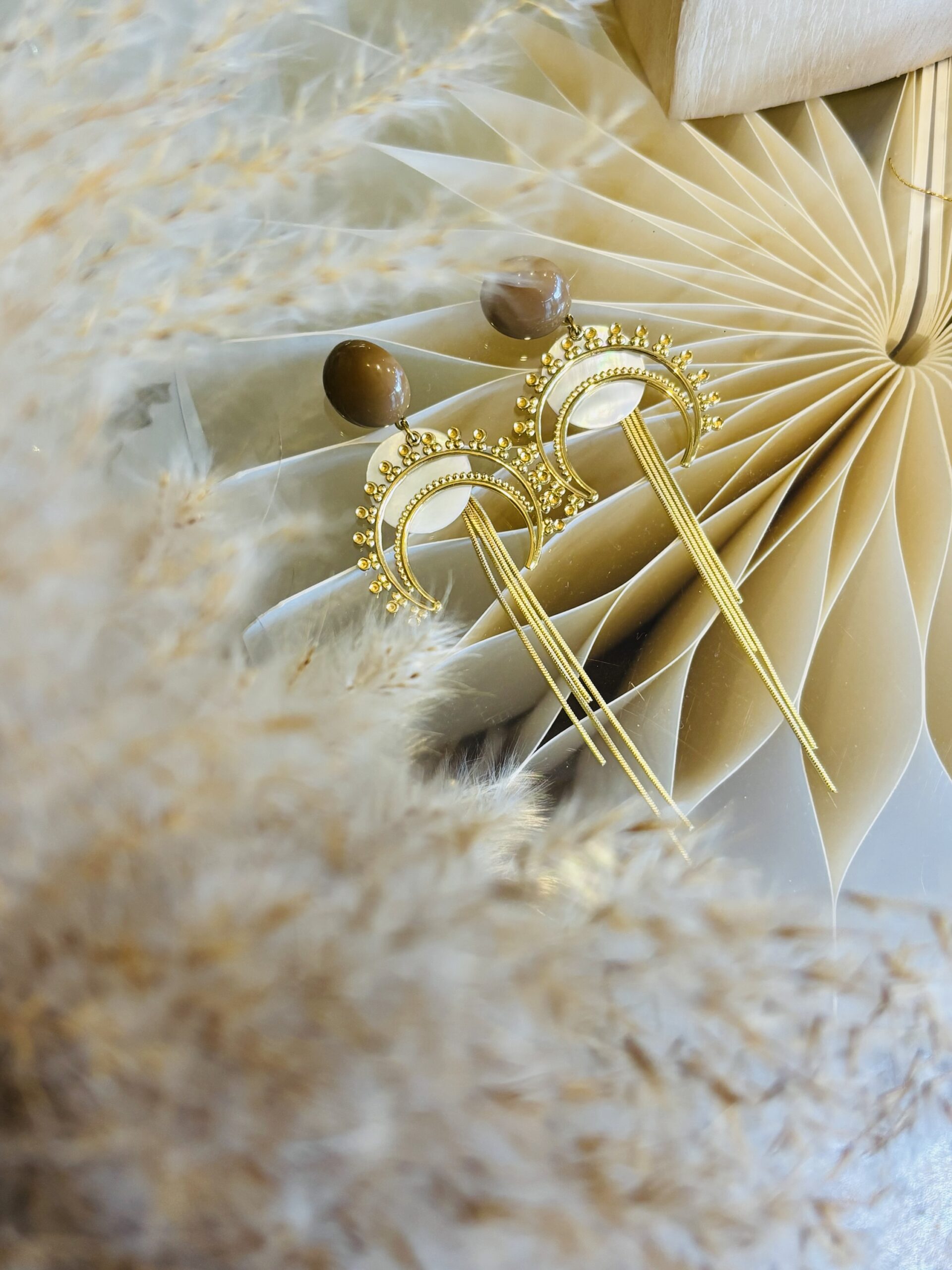 Boucles d'oreilles GLADYS blanc, marron – Image 2