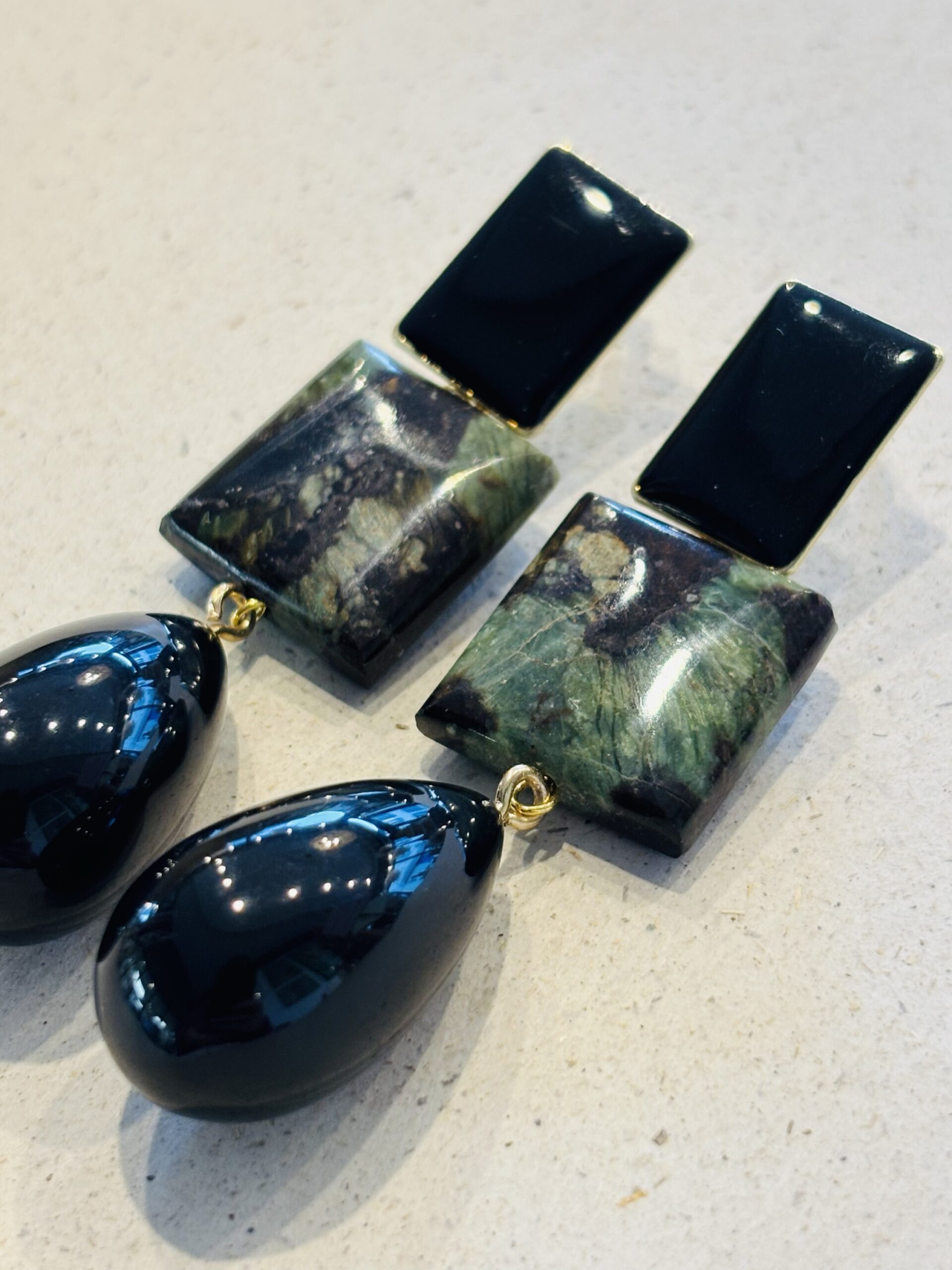 Boucles d'oreilles ADELAÏDE noir – Image 3