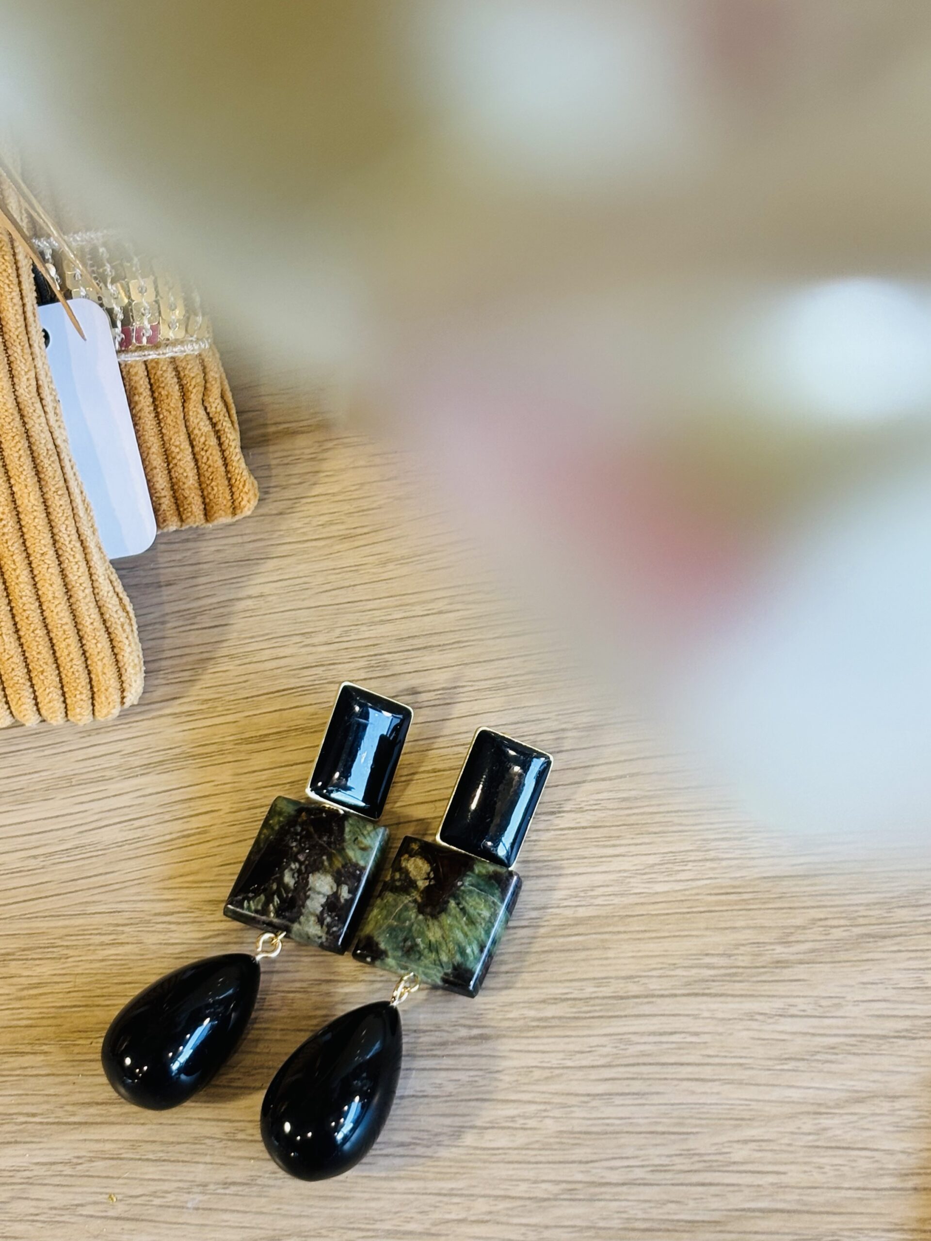 Boucles d'oreilles ADELAÏDE noir – Image 2