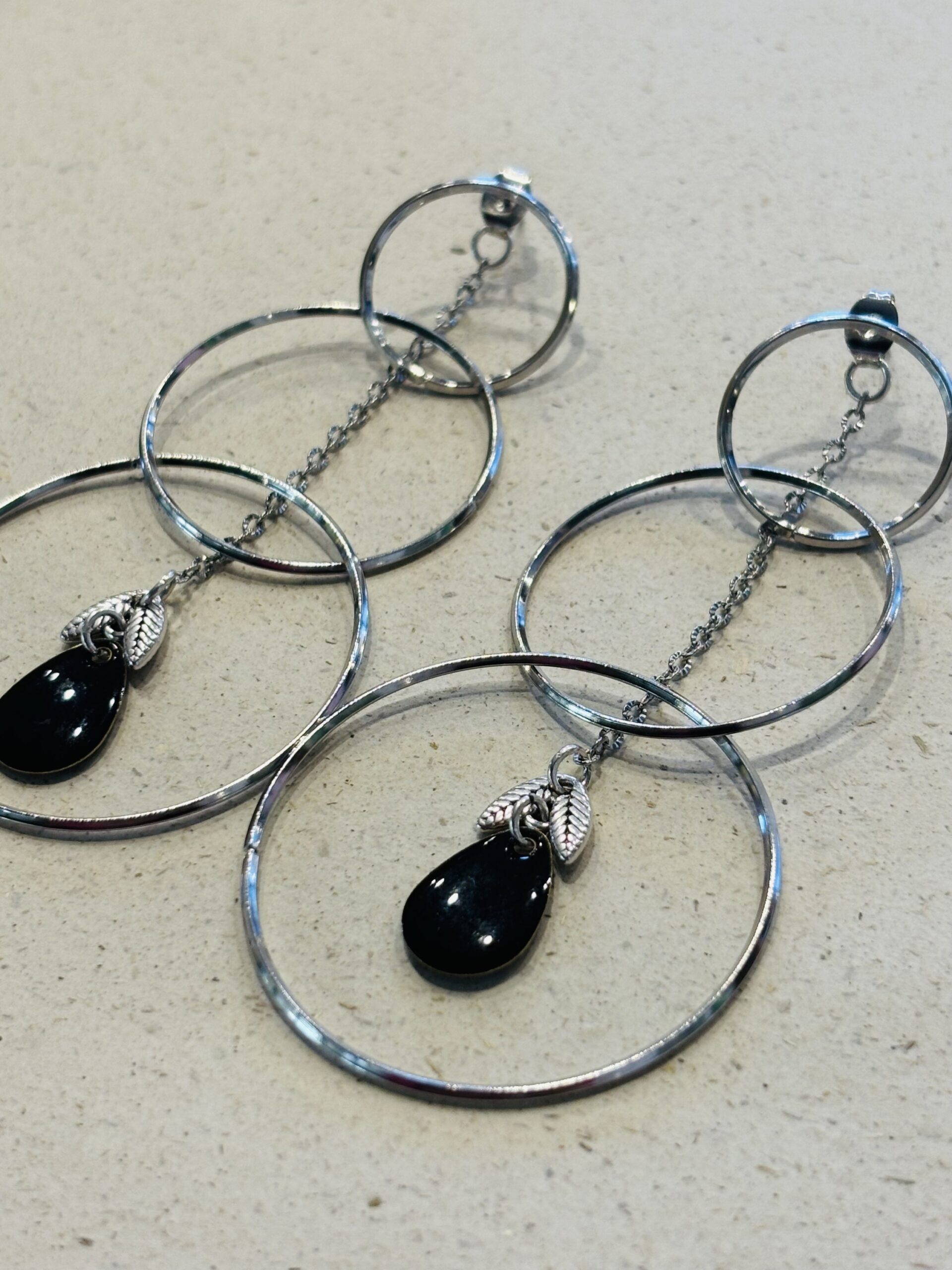 Boucles d'oreilles ROMY noir – Image 3