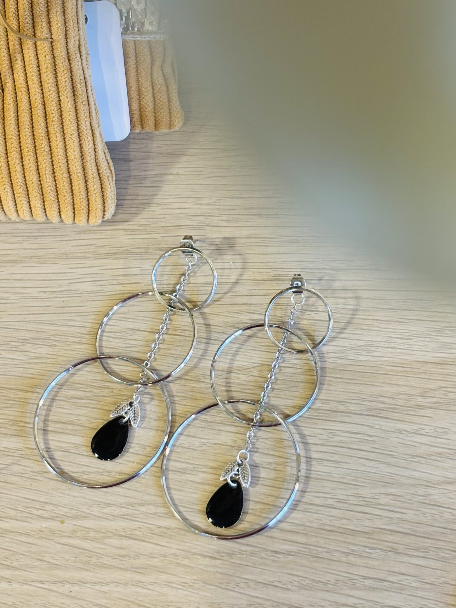 Boucles d'oreilles ROMY noir – Image 2
