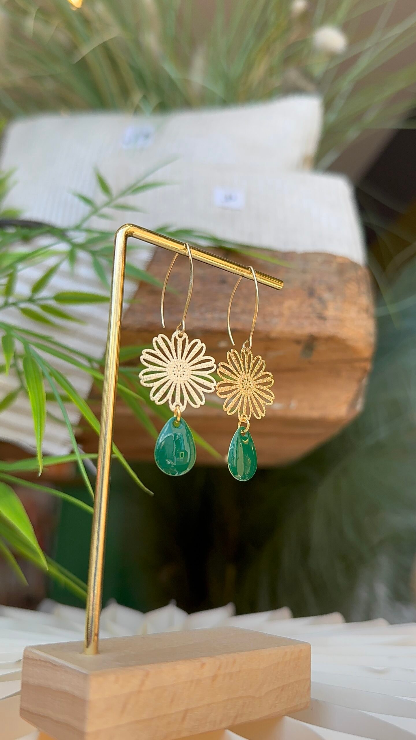 Boucles d'oreilles OEILLET vert – Image 2