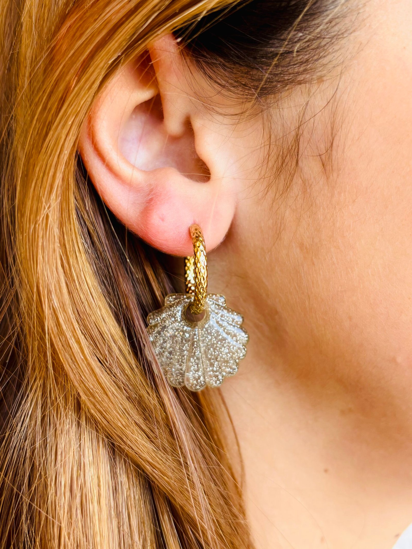 Boucles d'oreilles ARIEL taupe à paillettes – Image 2