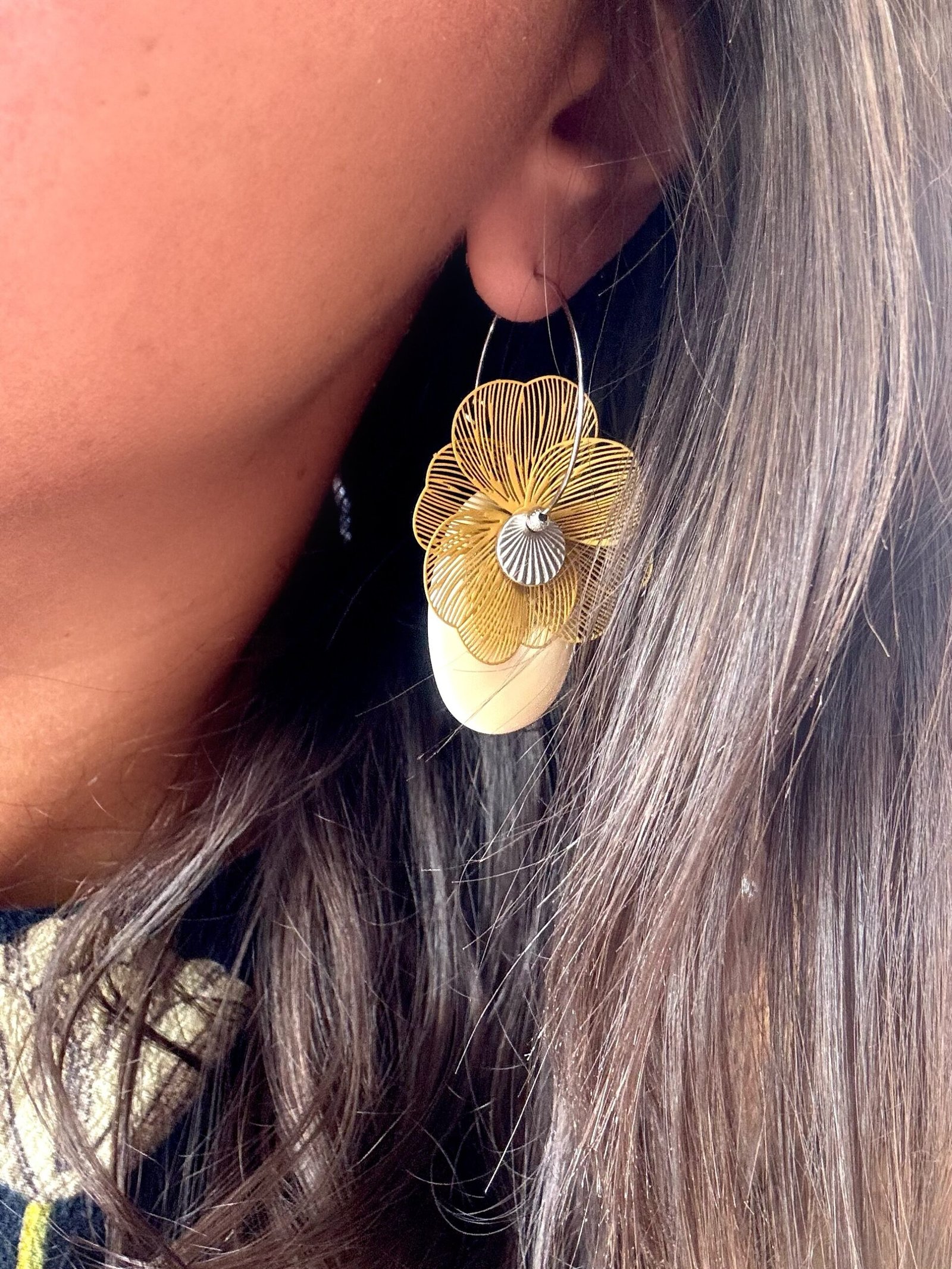 Boucles d'oreilles ALYNN crème, moutarde – Image 2