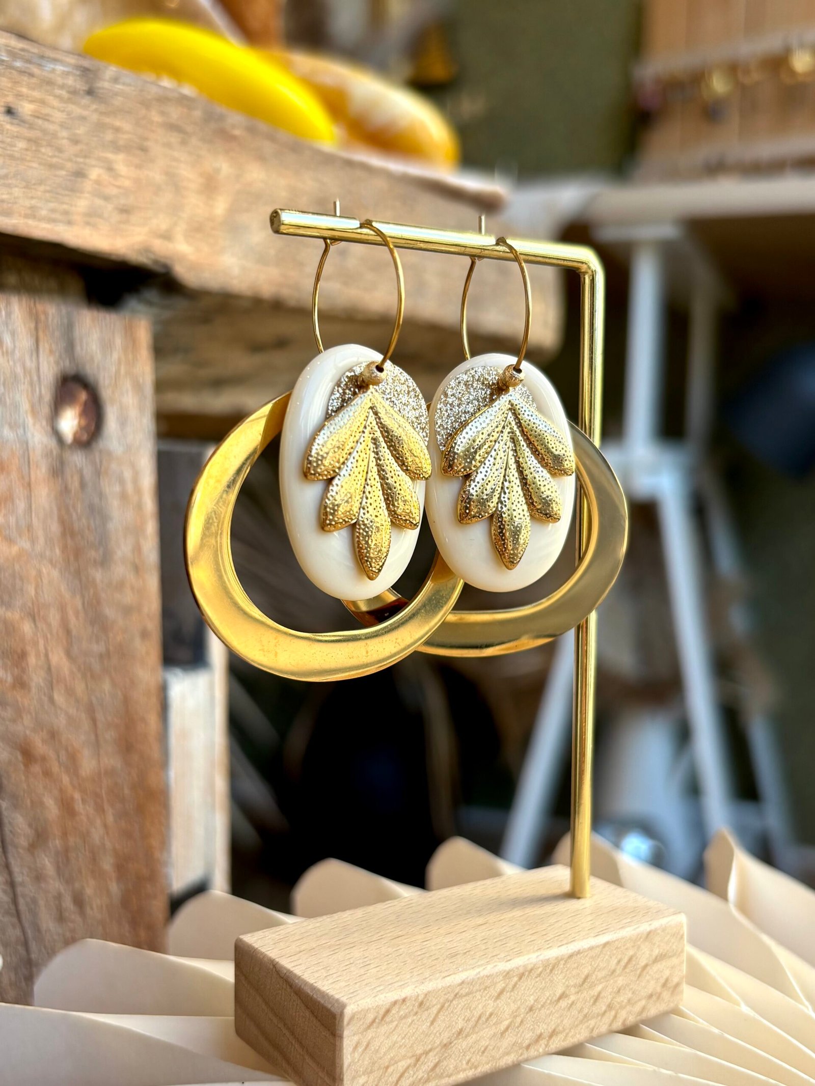 Boucles d'oreilles ASMA beige – Image 2