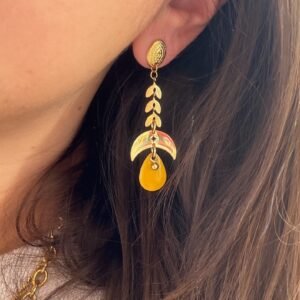 Boucles d’oreilles CHIVA moutarde avec feuilles dorées, croissant de lune et goutte jaune