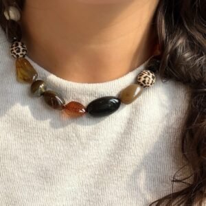 Collier SOLEIL marron avec grosses perles fantaisie caramel, ambre, ivoire et motifs animaliers