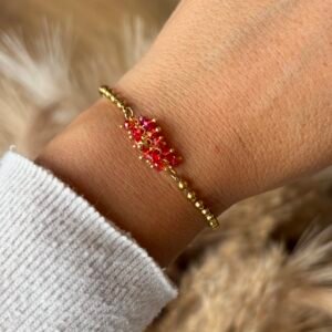 Bracelet ALMA rouge avec perles facettées rouges et chaîne de perles dorées