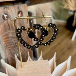Boucles d’oreilles cœur noir et doré avec détails fleuris Laëtitiatralala